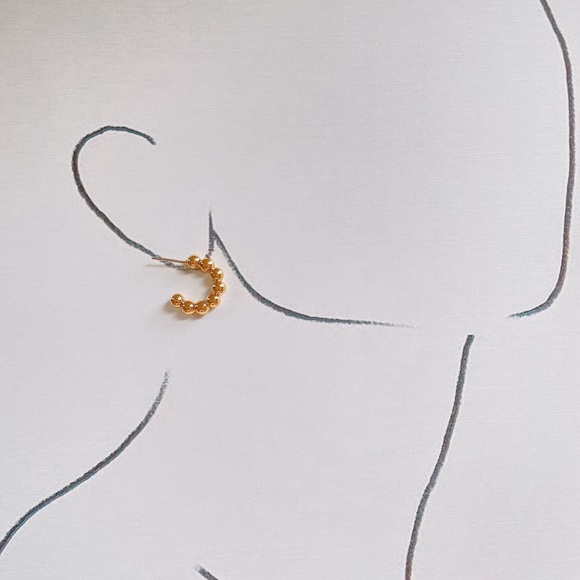 18K gold plated dainty beaded C shape hoop earring - Picture 4 of 4